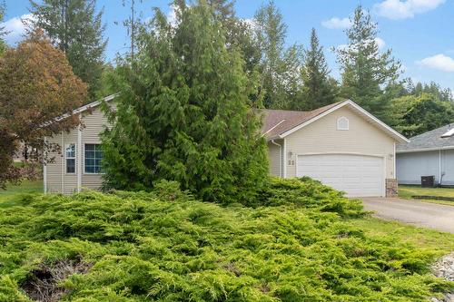 32-2592 Alpen Paradies Road, Blind Bay, BC - Outdoor