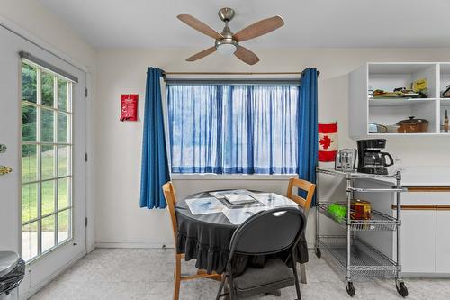 32-2592 Alpen Paradies Road, Blind Bay, BC - Indoor Photo Showing Dining Room