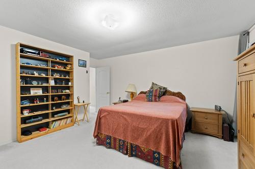 32-2592 Alpen Paradies Road, Blind Bay, BC - Indoor Photo Showing Bedroom