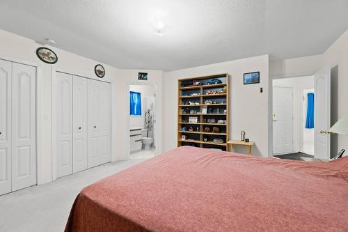 32-2592 Alpen Paradies Road, Blind Bay, BC - Indoor Photo Showing Bedroom