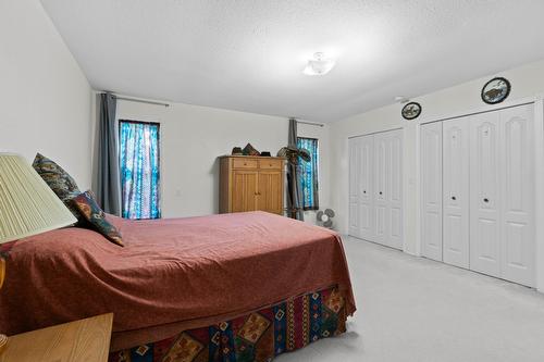 32-2592 Alpen Paradies Road, Blind Bay, BC - Indoor Photo Showing Bedroom