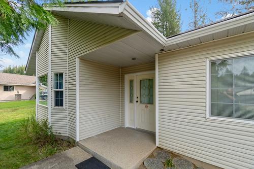 32-2592 Alpen Paradies Road, Blind Bay, BC - Outdoor With Exterior