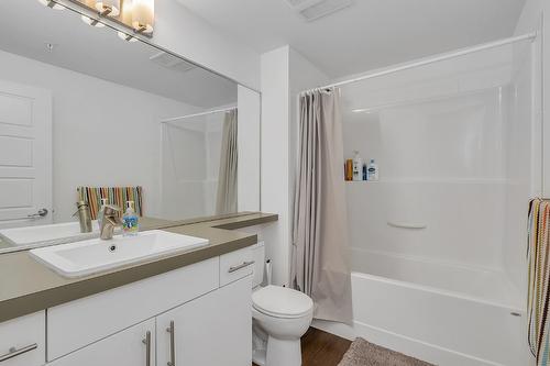 214-975 Academy Way, Kelowna, BC - Indoor Photo Showing Bathroom