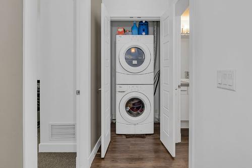 214-975 Academy Way, Kelowna, BC - Indoor Photo Showing Laundry Room