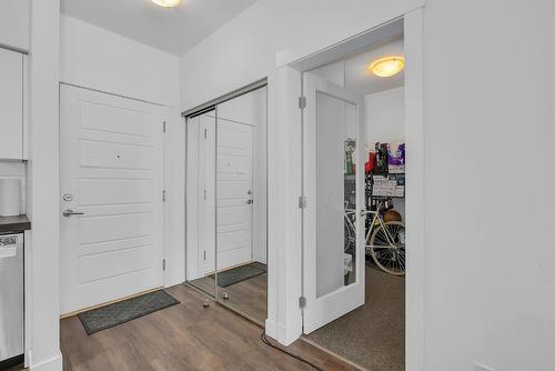 214-975 Academy Way, Kelowna, BC - Indoor Photo Showing Other Room