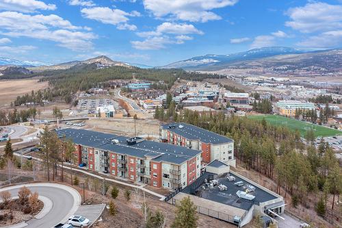 214-975 Academy Way, Kelowna, BC - Outdoor With View