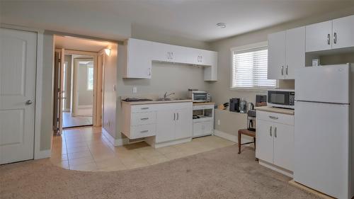 2036 Sunview Drive, West Kelowna, BC - Indoor Photo Showing Kitchen With Double Sink