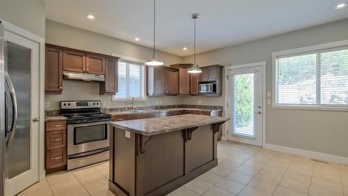 2036 Sunview Drive, West Kelowna, BC - Indoor Photo Showing Kitchen With Double Sink