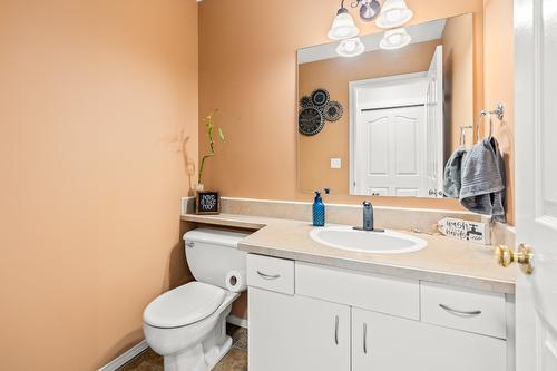 797 Heather Road, Lumby, BC - Indoor Photo Showing Bathroom