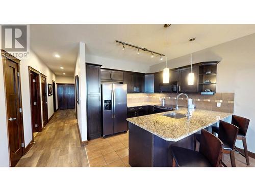 800 Bighorn Boulevard Unit# 816 C, Radium Hot Springs, BC - Indoor Photo Showing Kitchen With Upgraded Kitchen