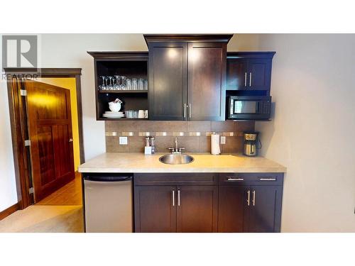 800 Bighorn Boulevard Unit# 816 C, Radium Hot Springs, BC - Indoor Photo Showing Kitchen