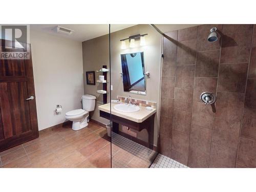 800 Bighorn Boulevard Unit# 816 C, Radium Hot Springs, BC - Indoor Photo Showing Bathroom