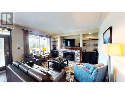 800 Bighorn Boulevard Unit# 816 C, Radium Hot Springs, BC - Indoor Photo Showing Living Room With Fireplace