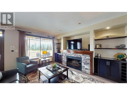 800 Bighorn Boulevard Unit# 816 C, Radium Hot Springs, BC - Indoor Photo Showing Living Room With Fireplace