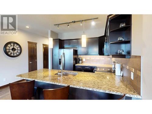 800 Bighorn Boulevard Unit# 816 C, Radium Hot Springs, BC - Indoor Photo Showing Kitchen With Upgraded Kitchen