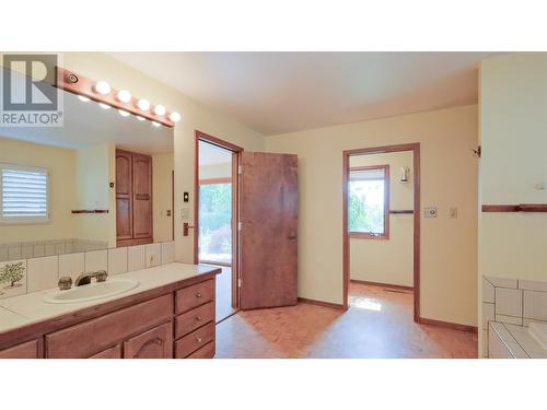 1105 Arawana Road, Naramata, BC - Indoor Photo Showing Bathroom