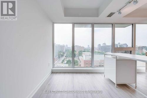 2207 - 77 Shuter Street, Toronto, ON - Indoor