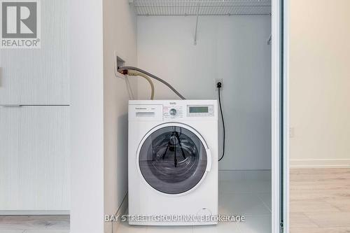 2207 - 77 Shuter Street, Toronto, ON - Indoor Photo Showing Laundry Room