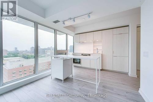 2207 - 77 Shuter Street, Toronto, ON - Indoor Photo Showing Kitchen