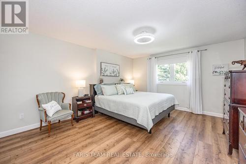 5 Nicholson Crescent, Springwater (Minesing), ON - Indoor Photo Showing Bedroom