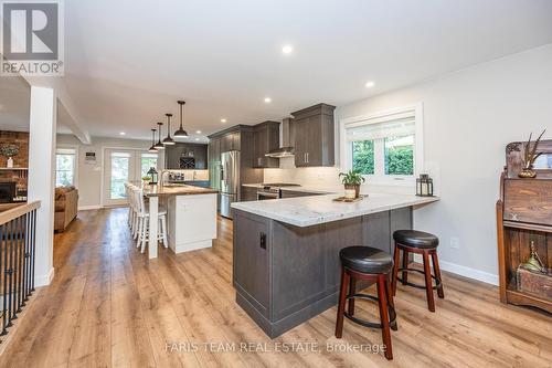 5 Nicholson Crescent, Springwater (Minesing), ON - Indoor Photo Showing Kitchen With Upgraded Kitchen