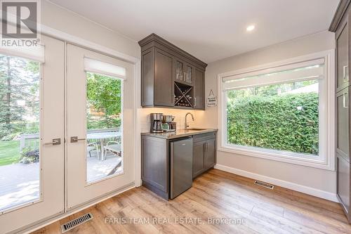 5 Nicholson Crescent, Springwater (Minesing), ON - Indoor Photo Showing Kitchen