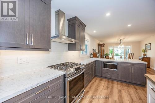 5 Nicholson Crescent, Springwater (Minesing), ON - Indoor Photo Showing Kitchen With Upgraded Kitchen