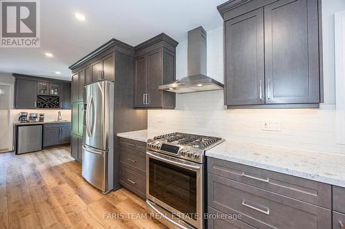 5 Nicholson Crescent, Springwater (Minesing), ON - Indoor Photo Showing Kitchen With Upgraded Kitchen