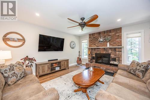 5 Nicholson Crescent, Springwater (Minesing), ON - Indoor Photo Showing Living Room With Fireplace