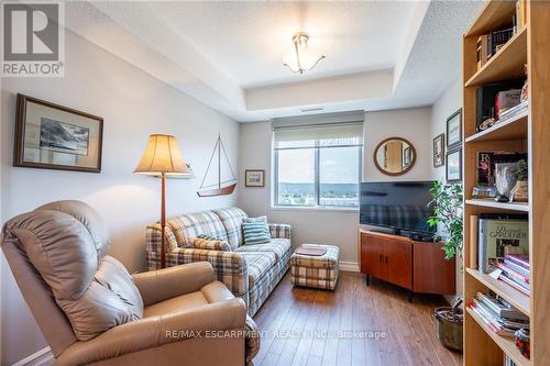 1707 - 301 Frances Avenue, Hamilton (Stoney Creek), ON - Indoor Photo Showing Living Room