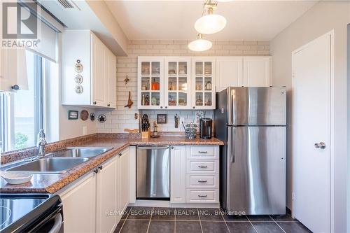 1707 - 301 Frances Avenue, Hamilton (Stoney Creek), ON - Indoor Photo Showing Kitchen With Double Sink