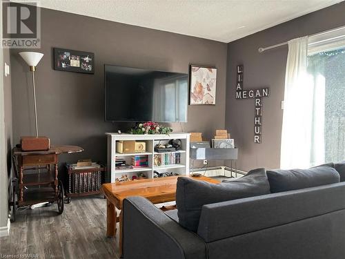 293 Fairway Road N Unit# 26, Kitchener, ON - Indoor Photo Showing Living Room