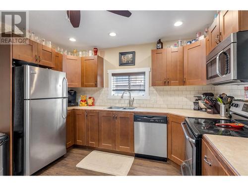 380 Dougall Road N, Kelowna, BC - Indoor Photo Showing Kitchen With Stainless Steel Kitchen