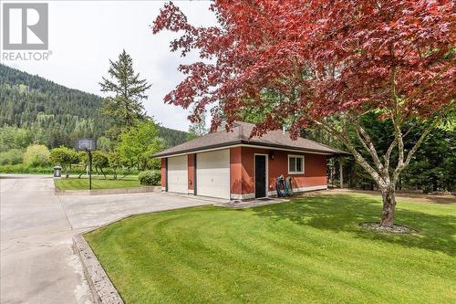 3071 Heddle  Road, Nelson, BC - Outdoor With Deck Patio Veranda