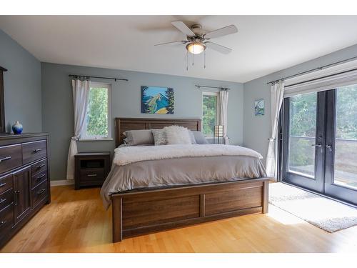 3071 Heddle Road, Nelson, BC - Indoor Photo Showing Bedroom