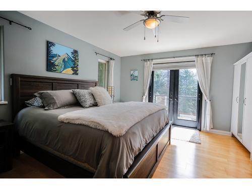 3071 Heddle Road, Nelson, BC - Indoor Photo Showing Bedroom