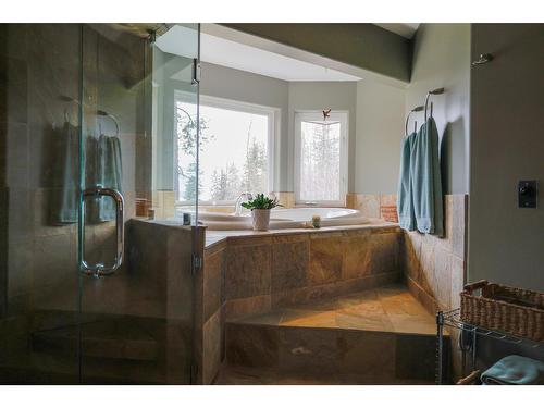 3071 Heddle Road, Nelson, BC - Indoor Photo Showing Bathroom