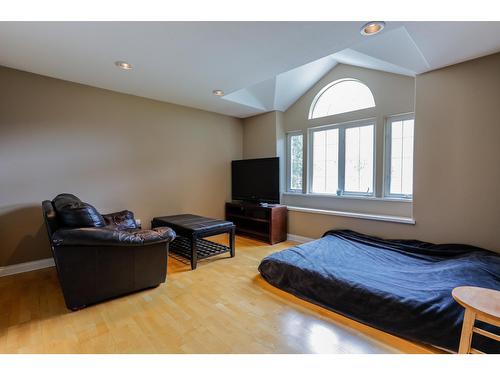 3071 Heddle Road, Nelson, BC - Indoor Photo Showing Bedroom