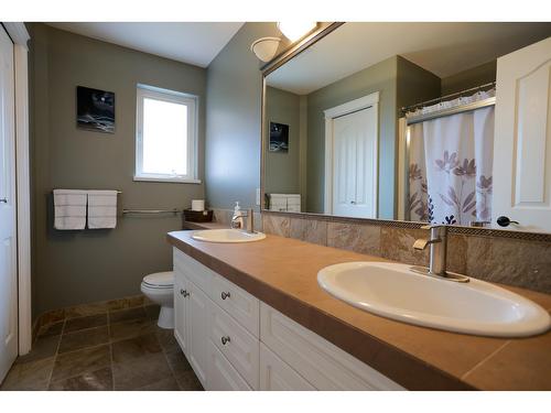 3071 Heddle Road, Nelson, BC - Indoor Photo Showing Bathroom