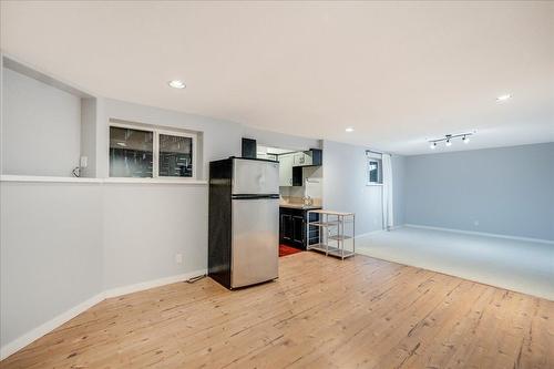 3071 Heddle Road, Nelson, BC - Indoor Photo Showing Kitchen