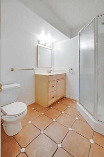 3071 Heddle Road, Nelson, BC - Indoor Photo Showing Bathroom