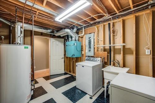 3071 Heddle Road, Nelson, BC - Indoor Photo Showing Laundry Room