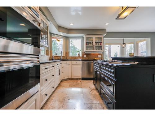 3071 Heddle Road, Nelson, BC - Indoor Photo Showing Kitchen