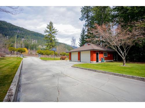 3071 Heddle Road, Nelson, BC - Outdoor