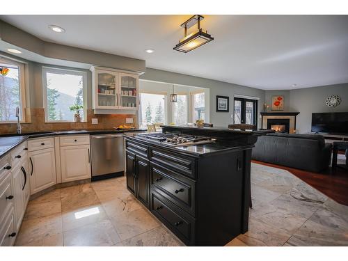 3071 Heddle Road, Nelson, BC - Indoor Photo Showing Kitchen