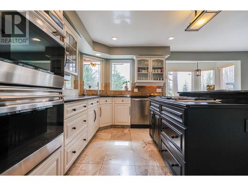 3071 Heddle  Road, Nelson, BC - Indoor Photo Showing Kitchen