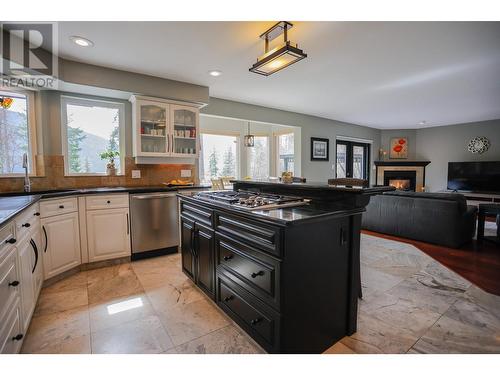 3071 Heddle  Road, Nelson, BC - Indoor Photo Showing Kitchen