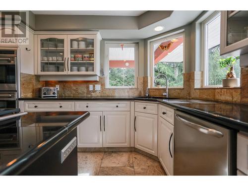 3071 Heddle  Road, Nelson, BC - Indoor Photo Showing Kitchen