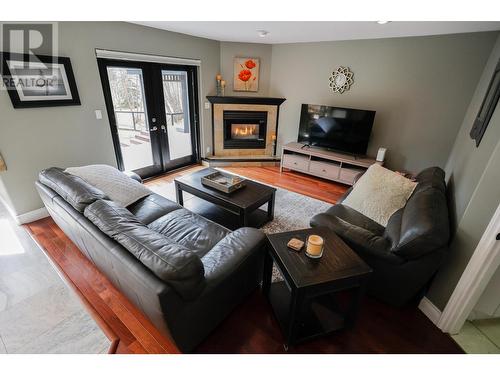 3071 Heddle  Road, Nelson, BC - Indoor Photo Showing Living Room With Fireplace