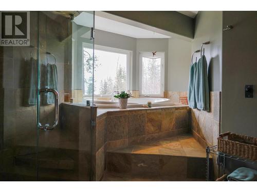 3071 Heddle  Road, Nelson, BC - Indoor Photo Showing Bathroom